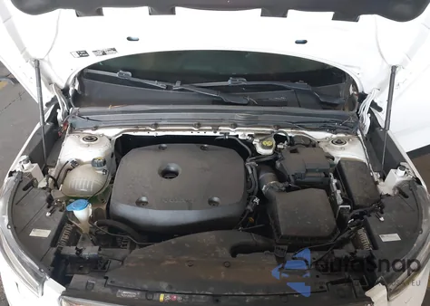 2020 Volvo Xc40 T5 Momentum z USA, uszkodzony, nr VIN YV4162UK4L2275919